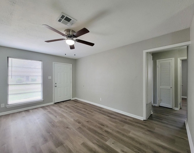 3121 Proswimmer Street - Photo Thumbnail 19