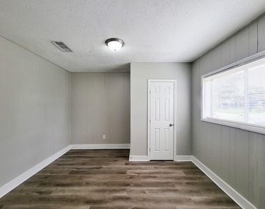 3121 Proswimmer Street - Photo Thumbnail 1