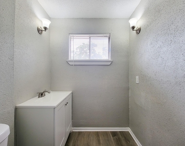 3121 Proswimmer Street - Photo Thumbnail 15