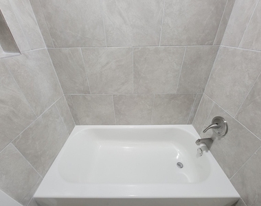 3121 Proswimmer Street - Photo Thumbnail 4