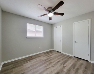 3121 Proswimmer Street - Photo Thumbnail 6