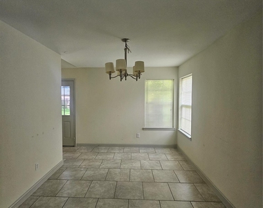 3206 Pebble Lake Drive - Photo Thumbnail 7