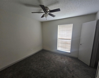 3206 Pebble Lake Drive - Photo Thumbnail 14