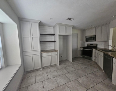 3206 Pebble Lake Drive - Photo Thumbnail 10