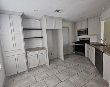 3206 Pebble Lake Drive - Photo Thumbnail 11