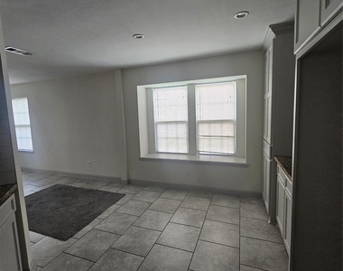 3206 Pebble Lake Drive - Photo Thumbnail 9