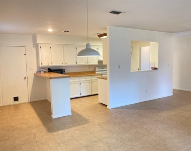 2733 Davis Avenue - Photo Thumbnail 12
