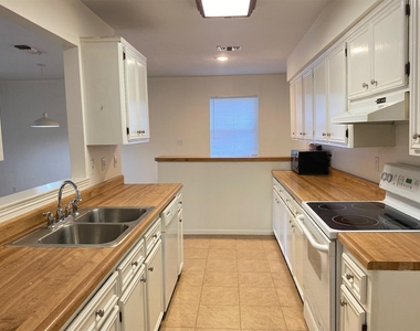 2733 Davis Avenue - Photo Thumbnail 10