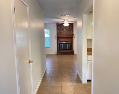 2733 Davis Avenue - Photo Thumbnail 6