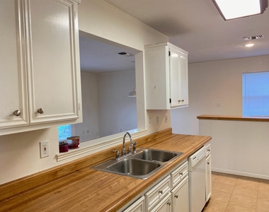 2733 Davis Avenue - Photo Thumbnail 9