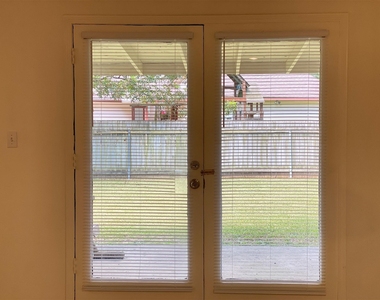 2733 Davis Avenue - Photo Thumbnail 19