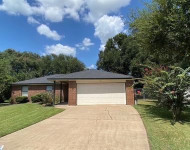 2733 Davis Avenue - Photo Thumbnail 1