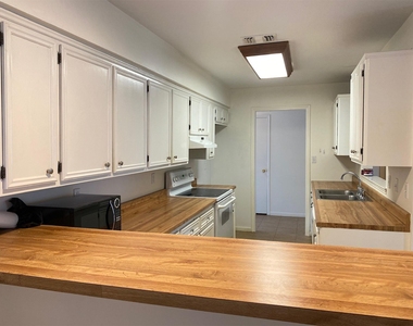 2733 Davis Avenue - Photo Thumbnail 11