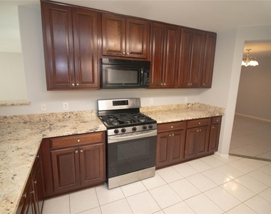 2202 Crossmill Lane - Photo Thumbnail 15
