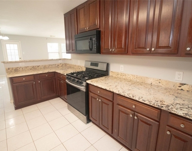 2202 Crossmill Lane - Photo Thumbnail 16