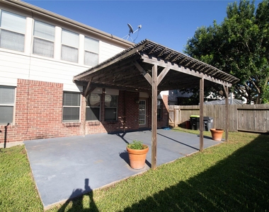 2202 Crossmill Lane - Photo Thumbnail 43