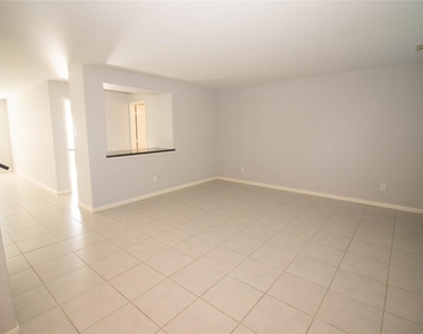 2202 Crossmill Lane - Photo Thumbnail 3