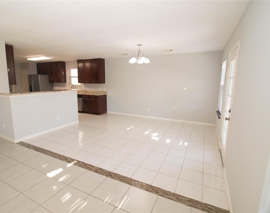 2202 Crossmill Lane - Photo Thumbnail 10