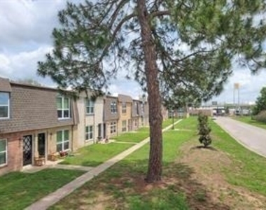 101 Brookside Lane - Photo Thumbnail 18