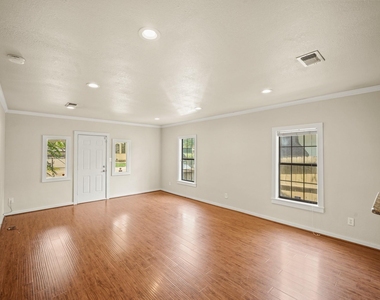 608 Northwood Street - Photo Thumbnail 4
