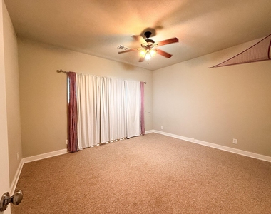 209 Joseph Street - Photo Thumbnail 7