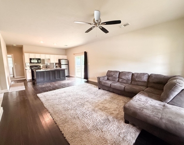 209 Joseph Street - Photo Thumbnail 2