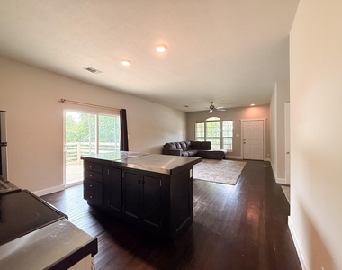 209 Joseph Street - Photo Thumbnail 4