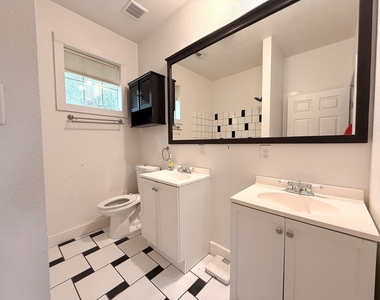 209 Joseph Street - Photo Thumbnail 9