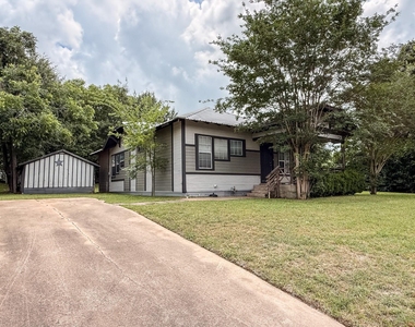 209 Joseph Street - Photo Thumbnail 13