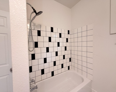 209 Joseph Street - Photo Thumbnail 8