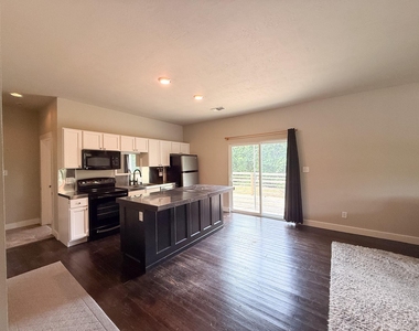209 Joseph Street - Photo Thumbnail 3