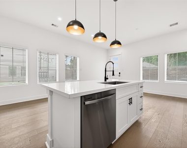 328 Neyland Street - Photo Thumbnail 7