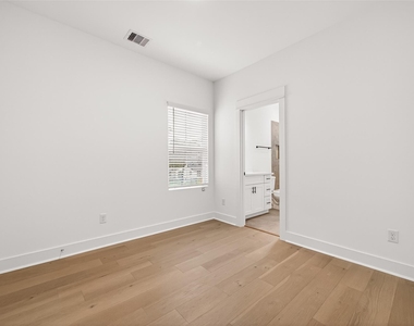 328 Neyland Street - Photo Thumbnail 18