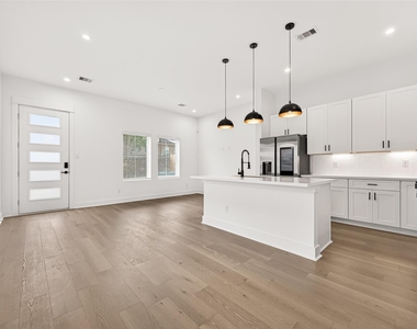 328 Neyland Street - Photo Thumbnail 5