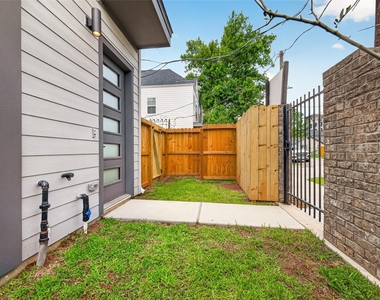 328 Neyland Street - Photo Thumbnail 1