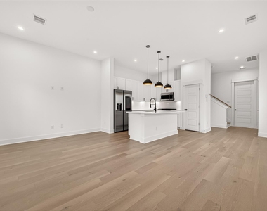 328 Neyland Street - Photo Thumbnail 4