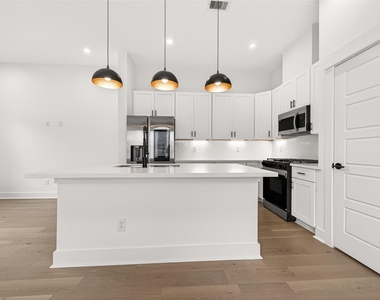 328 Neyland Street - Photo Thumbnail 8