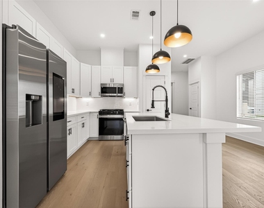328 Neyland Street - Photo Thumbnail 6