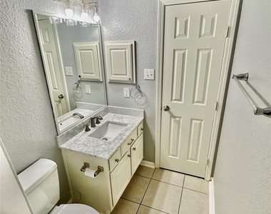 9418 Brackenton Crest Drive - Photo Thumbnail 14