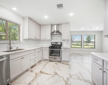 7711 Antoine Drive - Photo Thumbnail 12