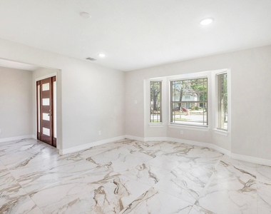 7711 Antoine Drive - Photo Thumbnail 5