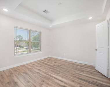 7711 Antoine Drive - Photo Thumbnail 18