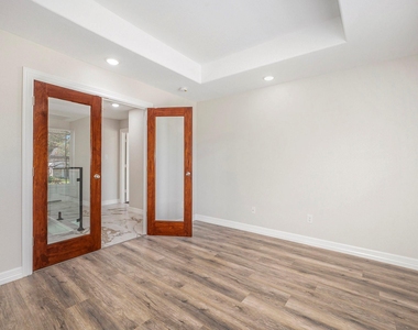 7711 Antoine Drive - Photo Thumbnail 20