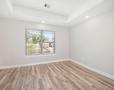 7711 Antoine Drive - Photo Thumbnail 19