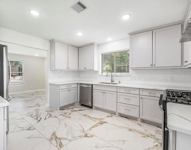7711 Antoine Drive - Photo Thumbnail 11