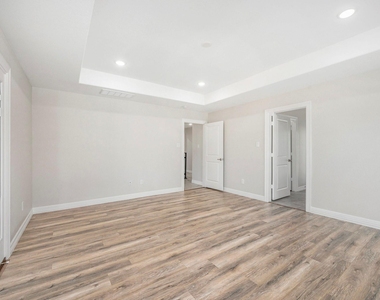 7711 Antoine Drive - Photo Thumbnail 22