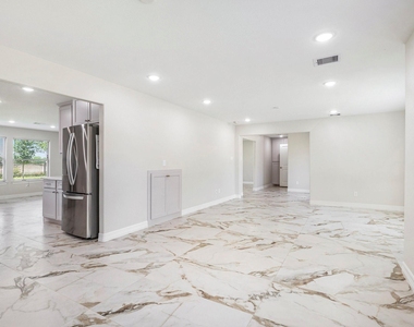 7711 Antoine Drive - Photo Thumbnail 10