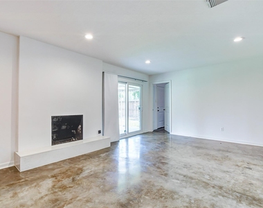 1202 Shadeland Drive - Photo Thumbnail 6