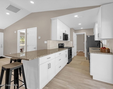 4840 Mango Avenue - Photo Thumbnail 7