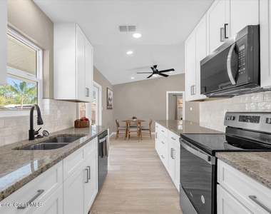 4840 Mango Avenue - Photo Thumbnail 6